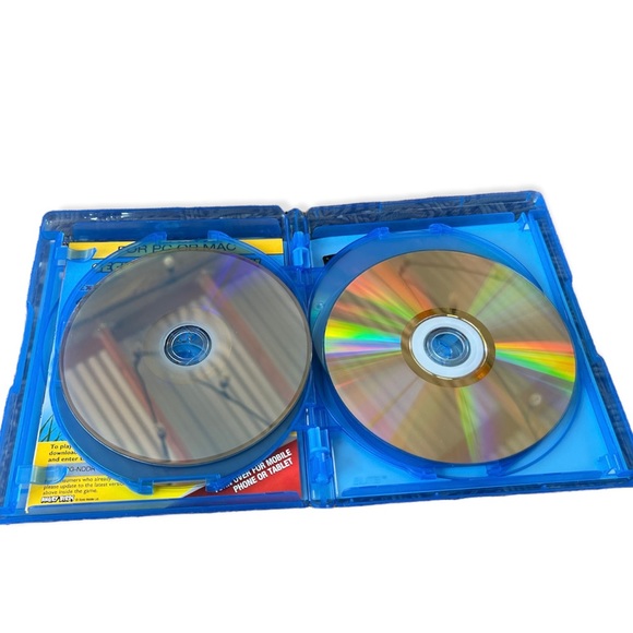Blu-Ray 3D + Blu-Ray + DVD + Digital Copy Rio 3D, Rated G, 20th Century Fox - Picture 6 of 9